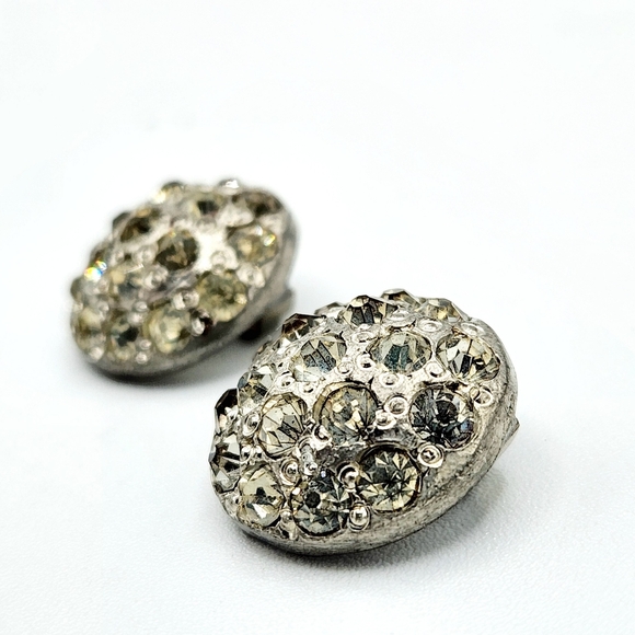 Thirty-Nine Assorted Antique And Vintage Rhinestone Buttons - Picture 5 of 16